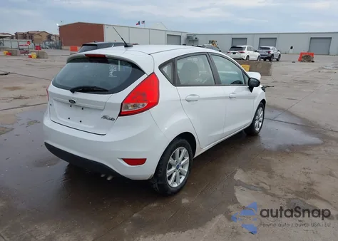 2013 Ford Fiesta Se z USA, uszkodzony, nr VIN 3FADP4EJXDM117003